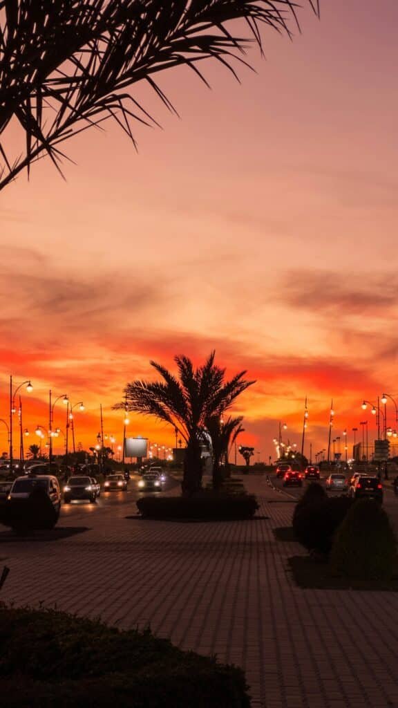 ✏️ Conduire à Agadir, au Maroc. Explorer Agadir en voiture est une aventure qui vous attend. Cette ville dynamique, dotée de paysages à couper le souffle…